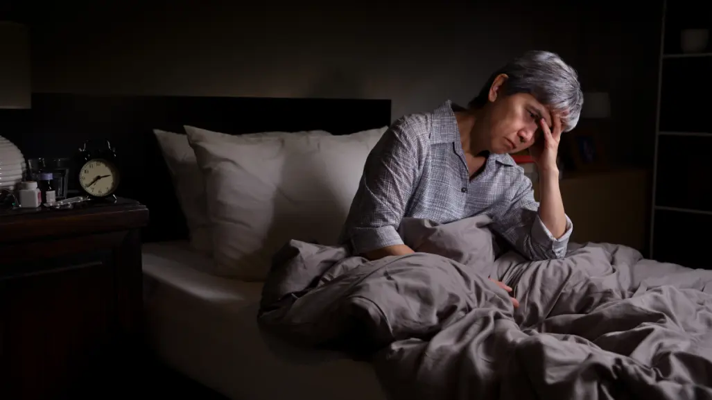 ¿Qué relación tiene el insomnio con alimentarse bien? Esto responden los expertos