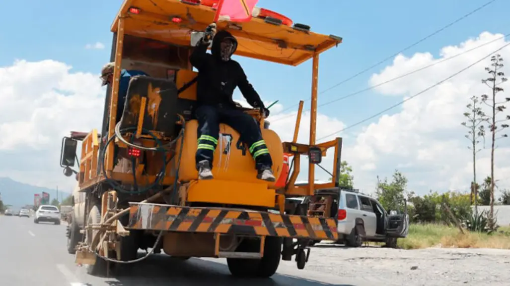 Invierte Saltillo 4 millones en equipo de bacheo, atiende reportes ciudadanos