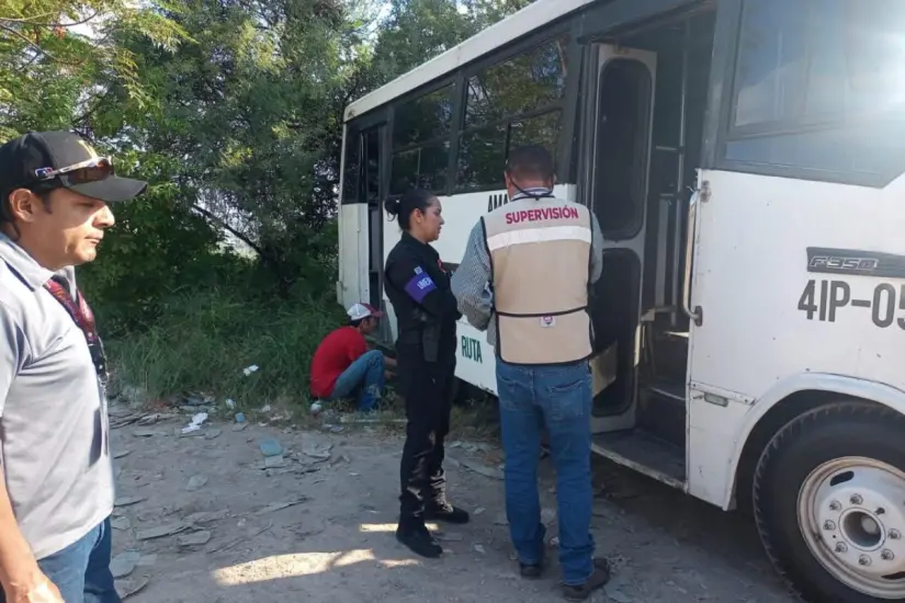 Supervisión del transporte público por parte de autoridades estatales. Foto: Victoria Jiménez