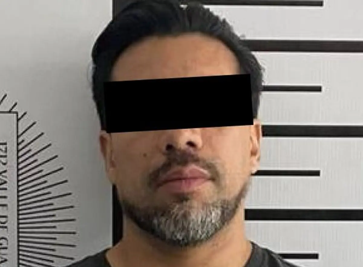 El detenido fue identificado como , Jhonnatan “N”, de 39 años de edad, con domicilio en el municipio de Juárez, Nuevo León. Foto: Secretaría de Seguridad Pública y Vialidad de Santiago