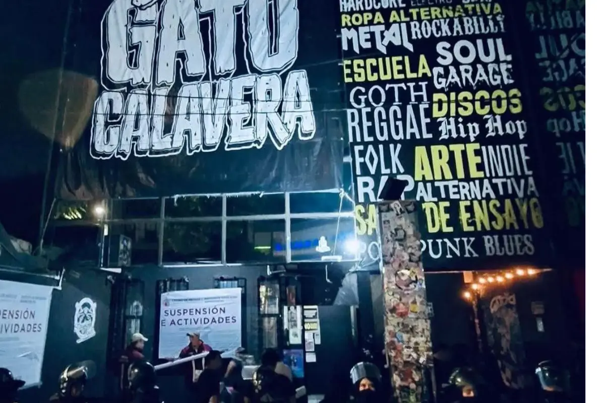 Policías cierran Gato Calavera. Foto_ X @ivannieblas