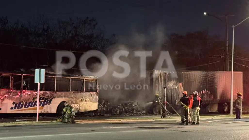 VIDEO | Incendio consume tráiler en Apodaca y alarma a vecinos