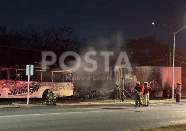 VIDEO | Incendio consume tráiler en Apodaca y alarma a vecinos