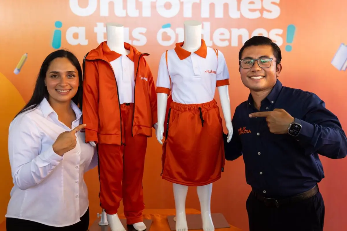 Félix Arratia aseguró que esta acción busca favorecer a los alumnos de escasos recursos puedan continuar con sus estudios/Foto: Gobierno de Juárez