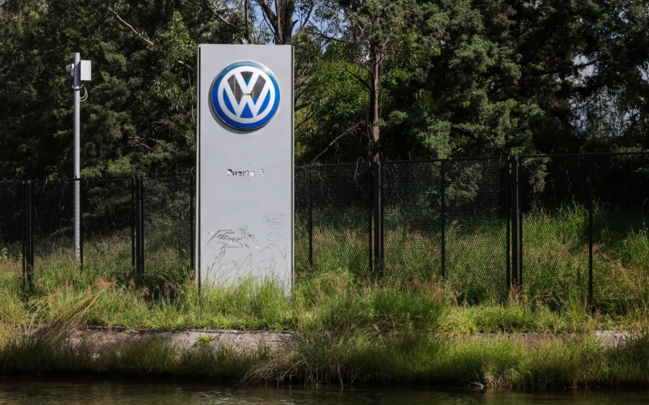 Logo de Volkswagen en Puebla. Foto: Archivo Jafet Moz