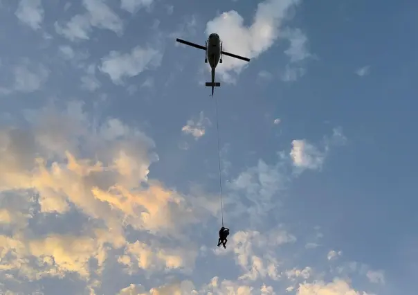 Rescate aéreo de Protección Civil de Nuevo León y Juárez tras accidente en el Cerro Agujerado