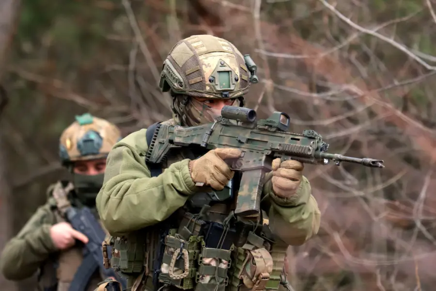Sicarios mexicanos se infiltran como voluntarios en guerra de Ucrania, según reportes de inteligencia