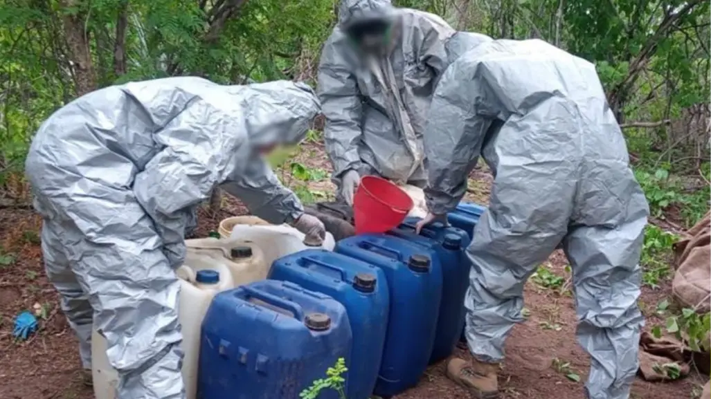 Fuerzas Armadas aseguraron precursores de metanfetamina valuados en 109 millones de pesos en Culiacán y Cosalá