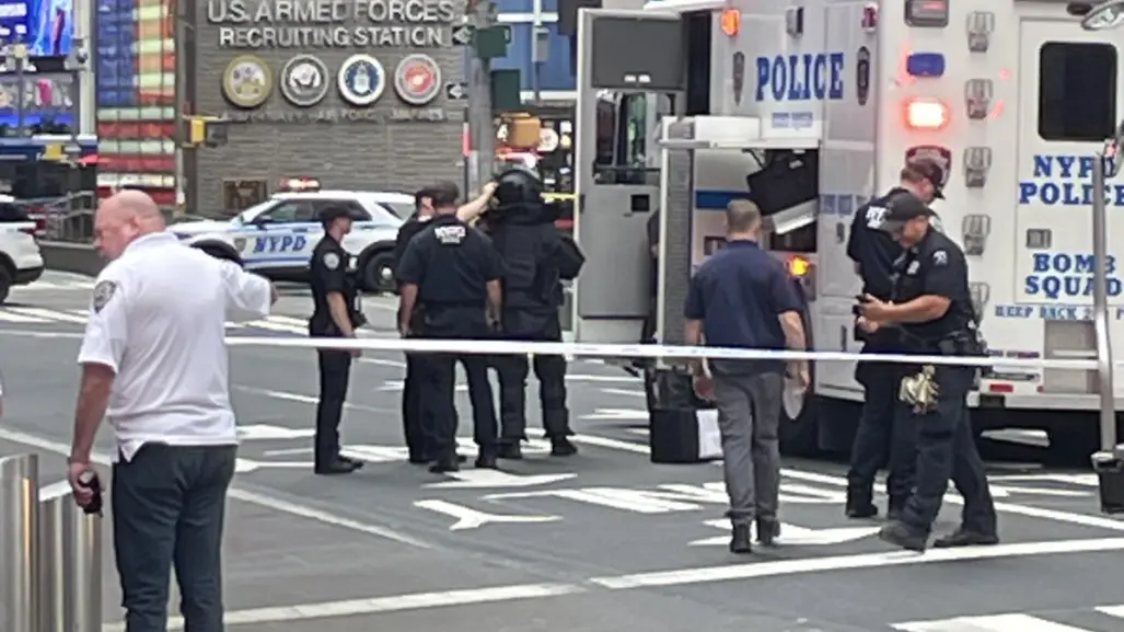 Evacúan Times Square por amenaza de bomba en Nueva York