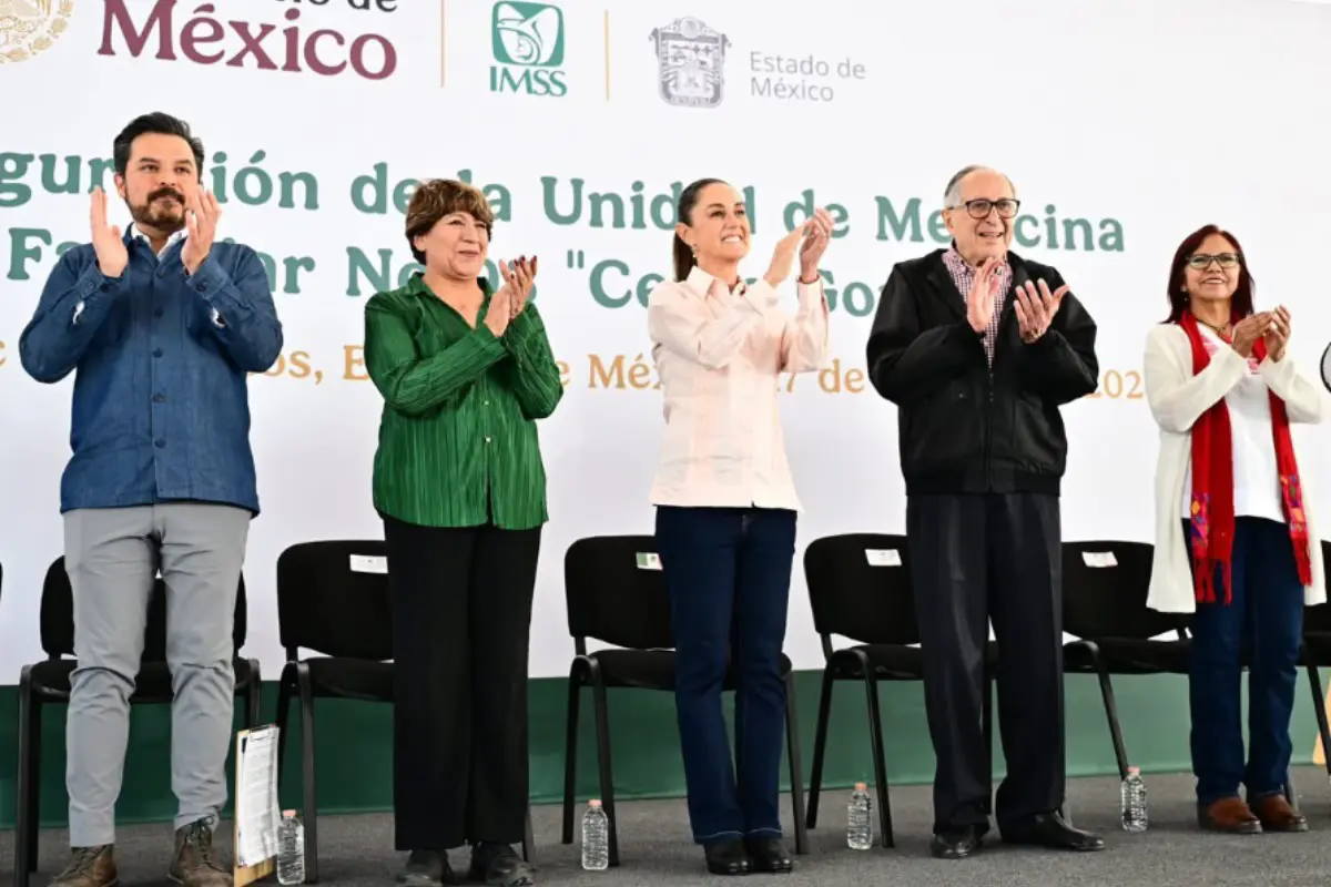 Claudia Sheinbaum y Delfina Gómez en la inauguración del UMF 93 del Edomex.  Foto: X (@Letamaya)