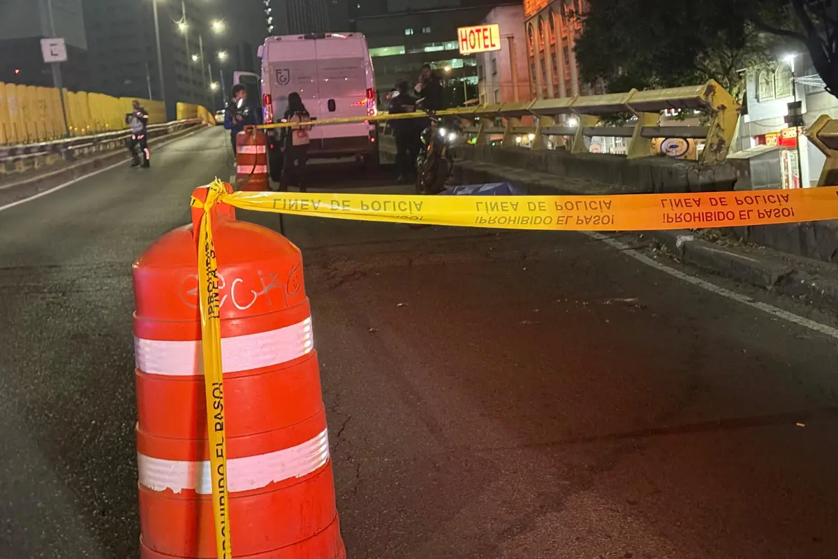 Accidente de motociclista en CDMX.     Foto: Ramón Ramírez