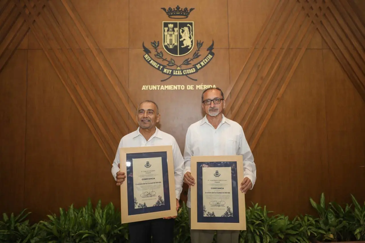Los doctores Jorge Victoria Ojeda y Jorge Cortés Ancona fueron elegidos como nuevos integrantes del Consejo de Cronistas de la ciudad de Mérida tras un proceso de selección que involucro a varios sectores de la sociedad meridana.- Fuente Ayuntamiento de Mérida