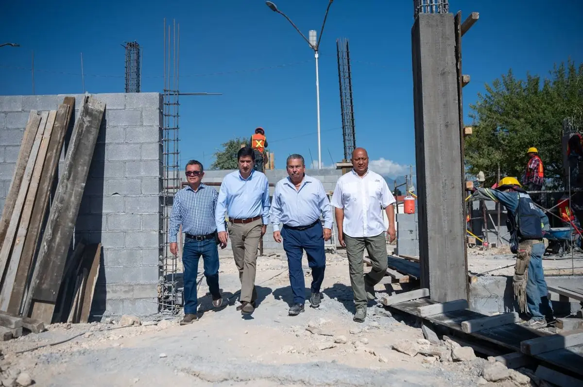 El secretario Técnico del Gabinete de Escobedo, José Antonio Quiroga,  supervisó los avances de la construcción del Centro de Tiro Real para capacitación de la policía municipal. Foto: Gobierno de Escobedo
