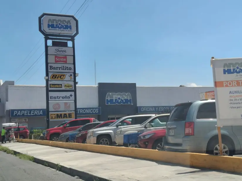 Se espera repunte de negocios con el regreso a clases / Foto: Marco Juárez 