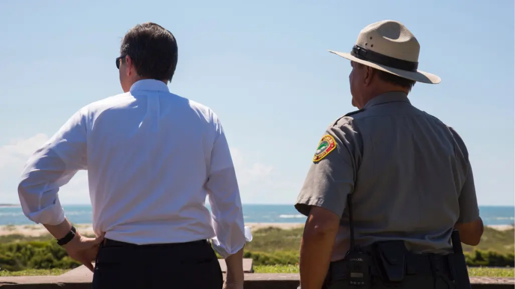 Ordenan evacuaciones en Carolina del Norte por amenaza del huracán Erin