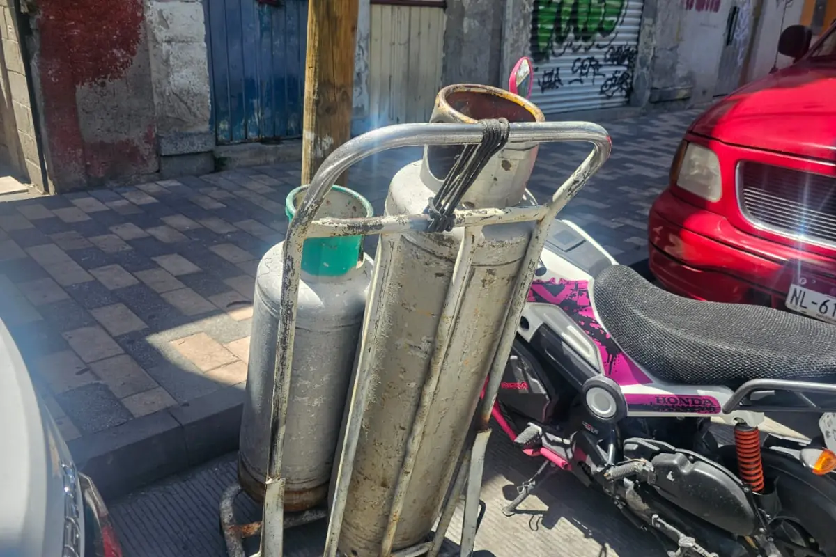 Hombre resulta lesionado tras caerle un tanque de gas en la colonia Guerrero. Foto: Luis Antonio Alfaro
