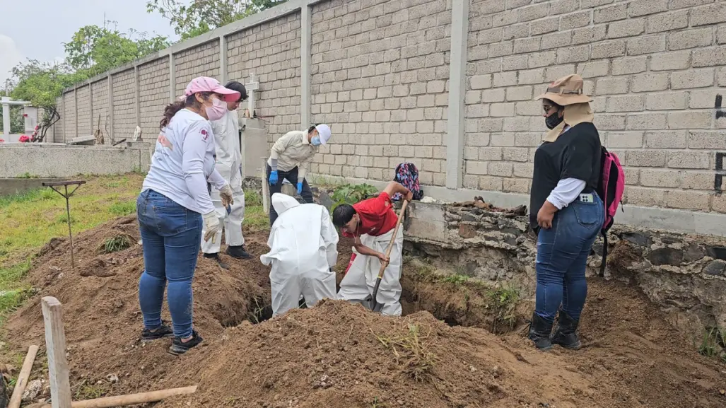 Madre Buscadoras de Jalisco señalan hallazgo de entre 9 a 13 cuerpos en panteón de Tlaquepaque