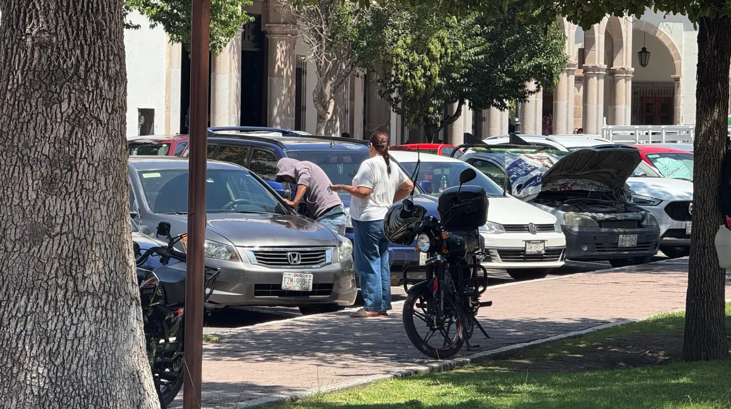 Buscar tener identificados a los franeleros de la Plaza IV Centenario. Foto: Jesús Carrillo.