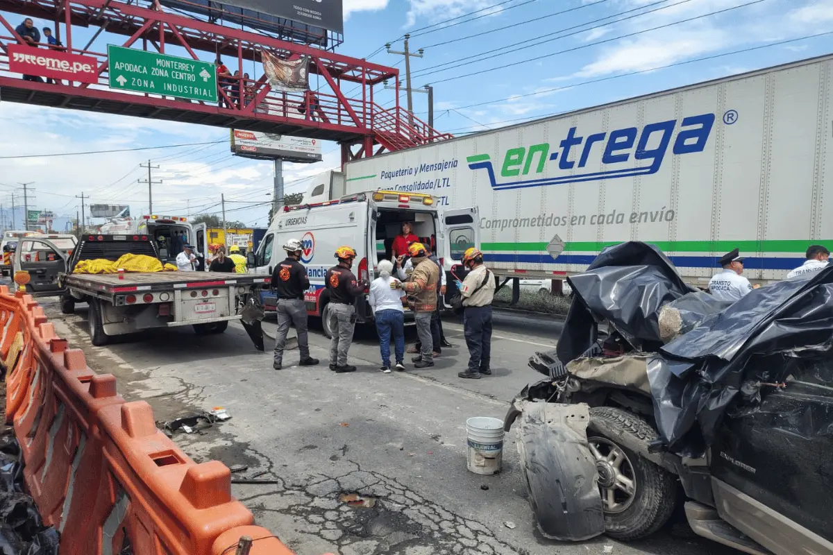 Accidente vehicular en Apodaca moviliza a cuerpos de emergencia. Foto: PCNL.
