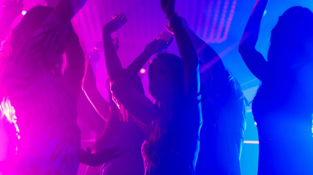 Este antro tiene múltiples ritmos y redefine la fiesta en Monterrey