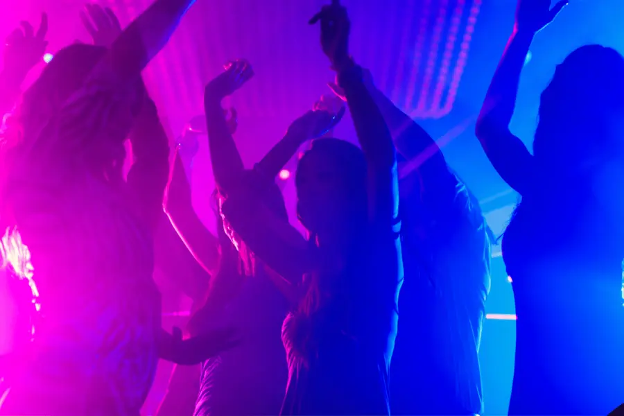 Este antro tiene múltiples ritmos y redefine la fiesta en Monterrey