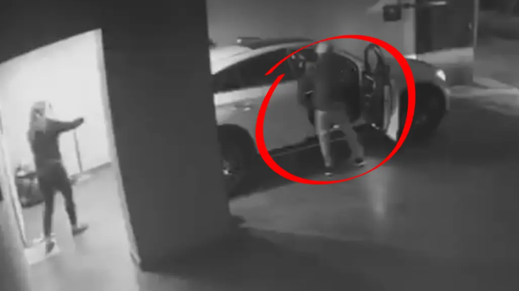 VIDEO | Roban coche a madre e hija en Naucalpan: las arrodillaron y amenazaron en su propia casa