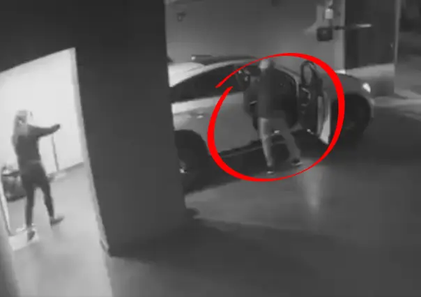 VIDEO | Roban coche a madre e hija en Naucalpan: las arrodillaron y amenazaron en su propia casa