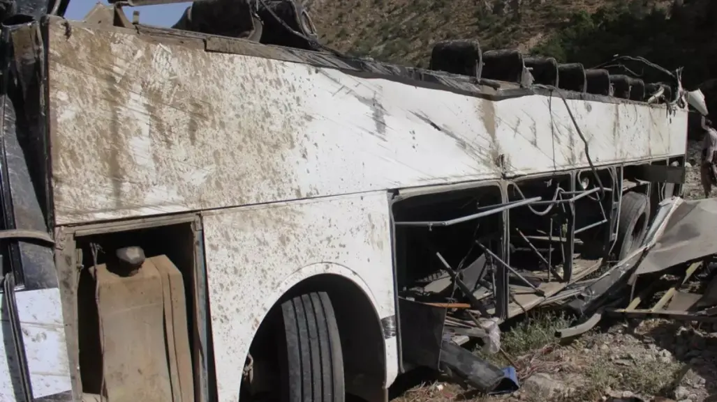 Video l Accidente vial en Afganistán deja 79 muertos, incluidos 19 niños