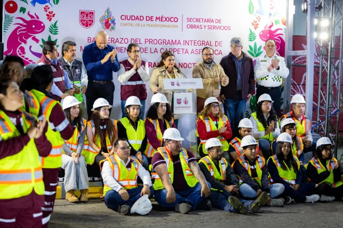 La jefa de Gobierno, Clara Brugada en el banderazo del Plan Integral de Mantenimiento a la Carpeta Asfáltica.  Foto: X (@ClaraBrugadaM)