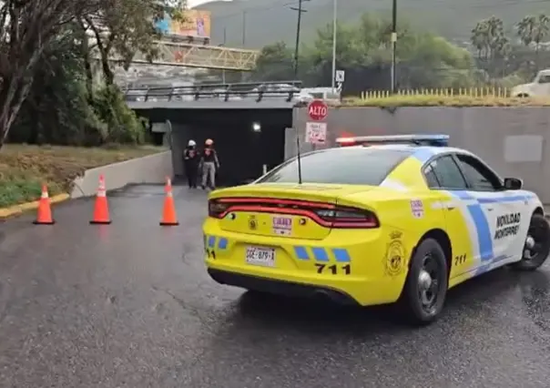 Cierran paso a desnivel del Parque Canoas ante lluvias