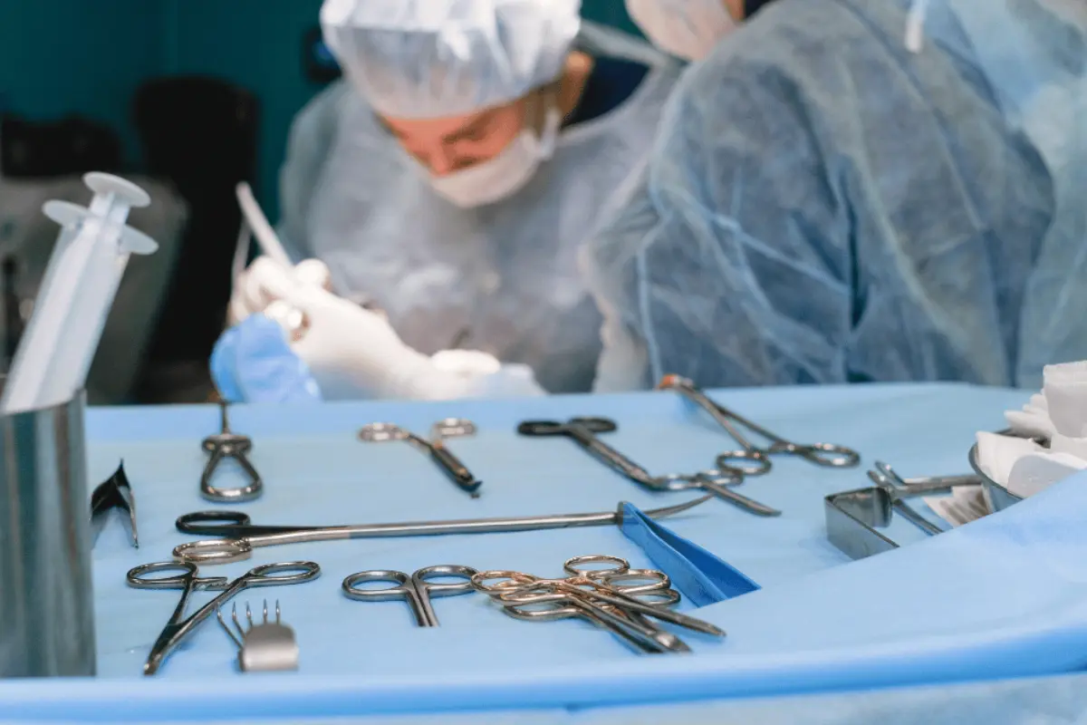 La situación no solo representa un fraude, sino también un peligro de muerte para quienes buscan mejorar su apariencia física a bajo costo. Foto: Freepik