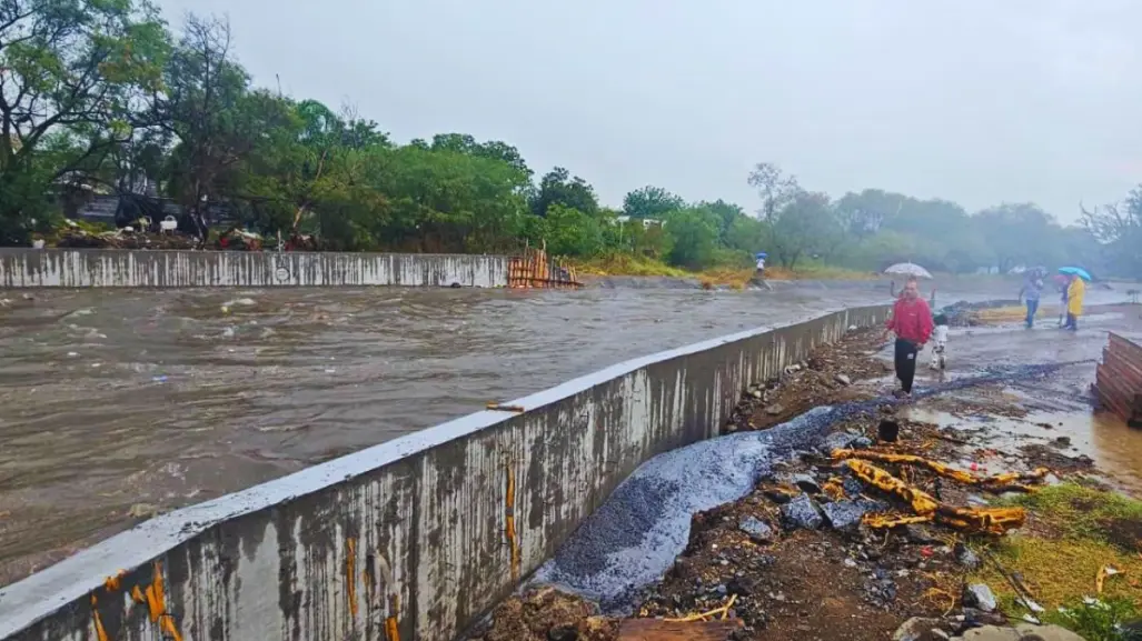 Gobierno de Guadalupe supervisa avances de la obra hidráulica en el Arroyo de las Tinajas