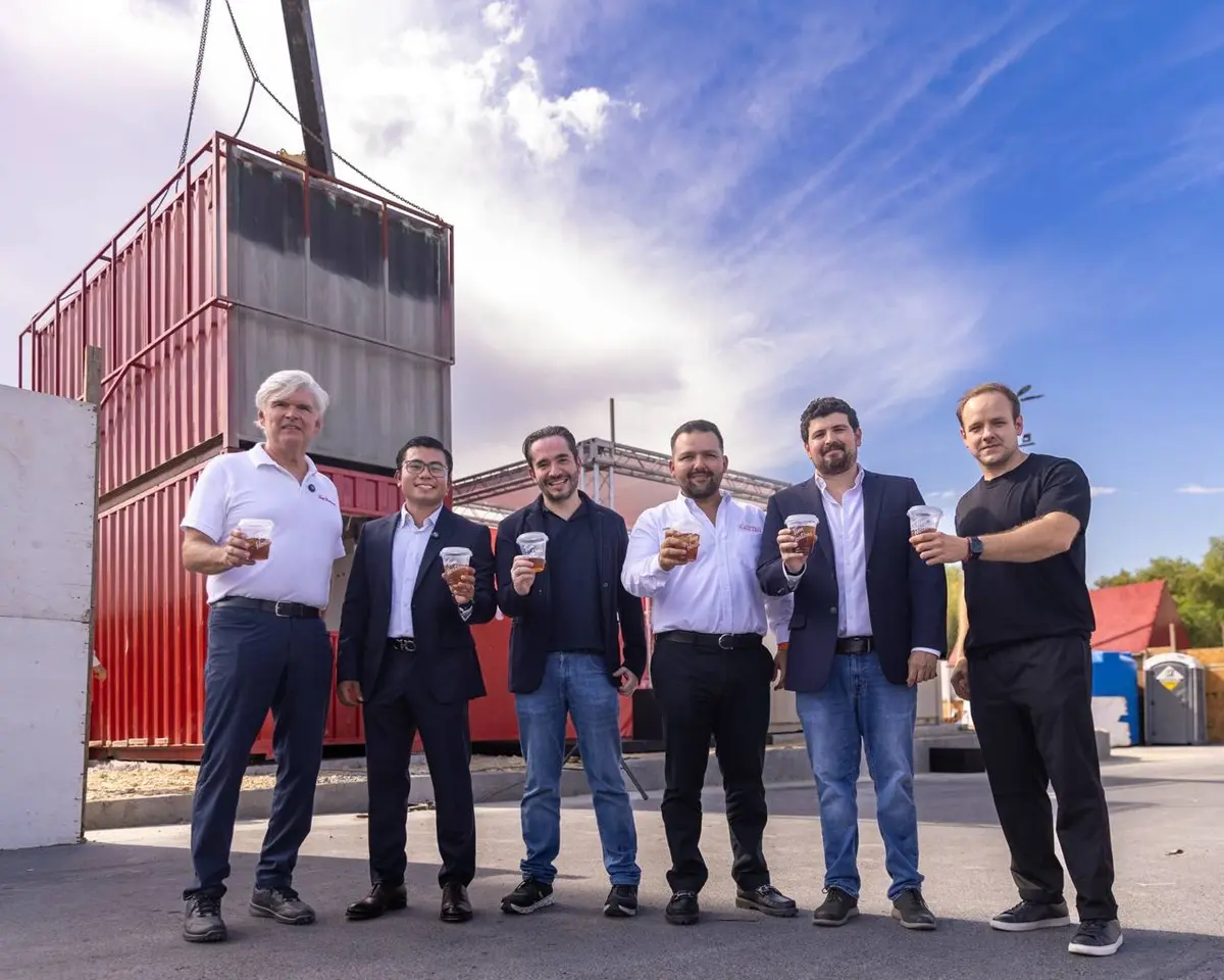 El alcalde Félix Arratia, da la bienvenida a Tim Hortons que abrirá tres sucursales en el municipio de Juárez con una inversión de 5 millones de dólares y generarán 100 empleos. Foto: Gobierno de Juárez