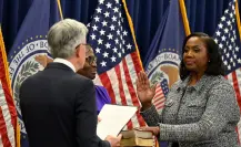 ¿Por qué Donald Trump pide la renuncia de Lisa Cook, gobernadora de la Reserva Federal?