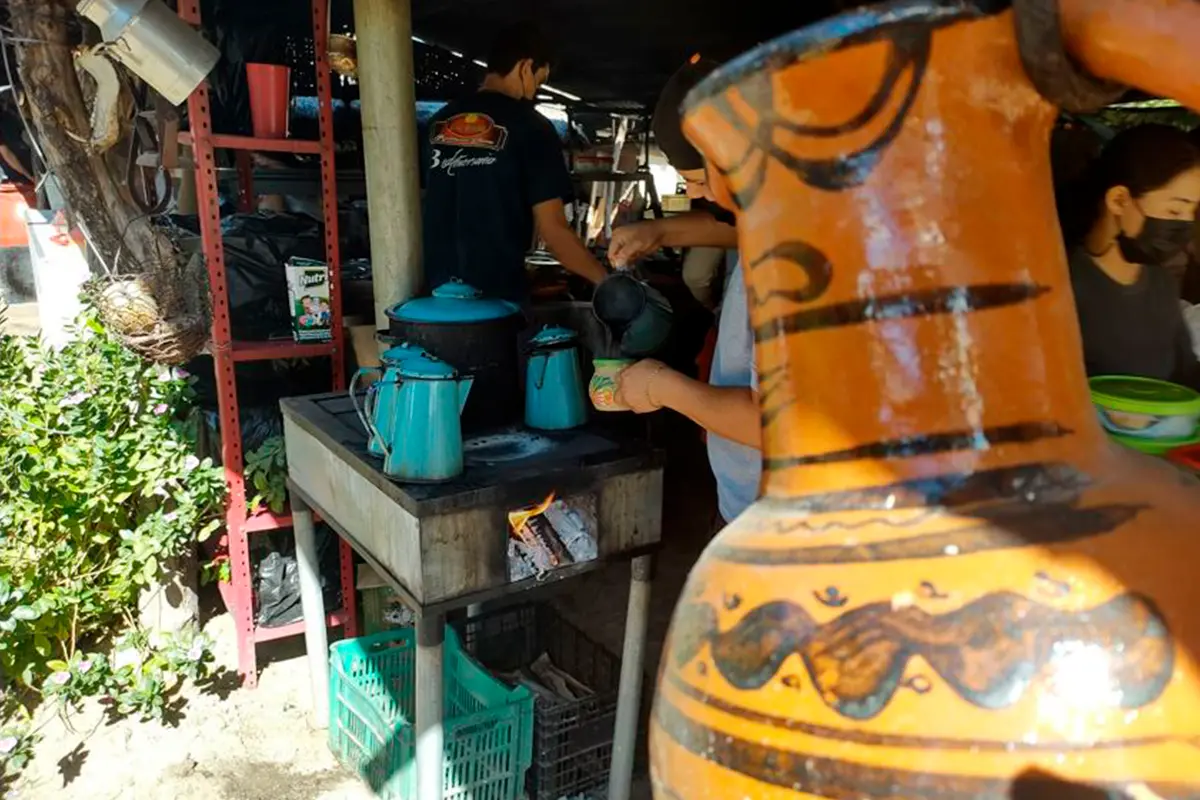 Los Brasiles, un rancho en medio del arroyo y la sierra, dónde degustar comida regional con una taza de café de talega. Foto: Modesto Peralta Delgado.