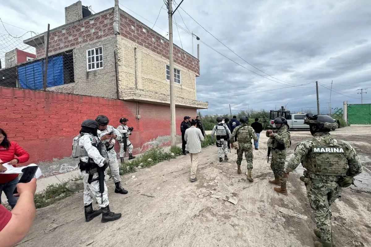 Autoridades presentes en la zona conocida como El Caracol, Edomex.  Foto: Especiales