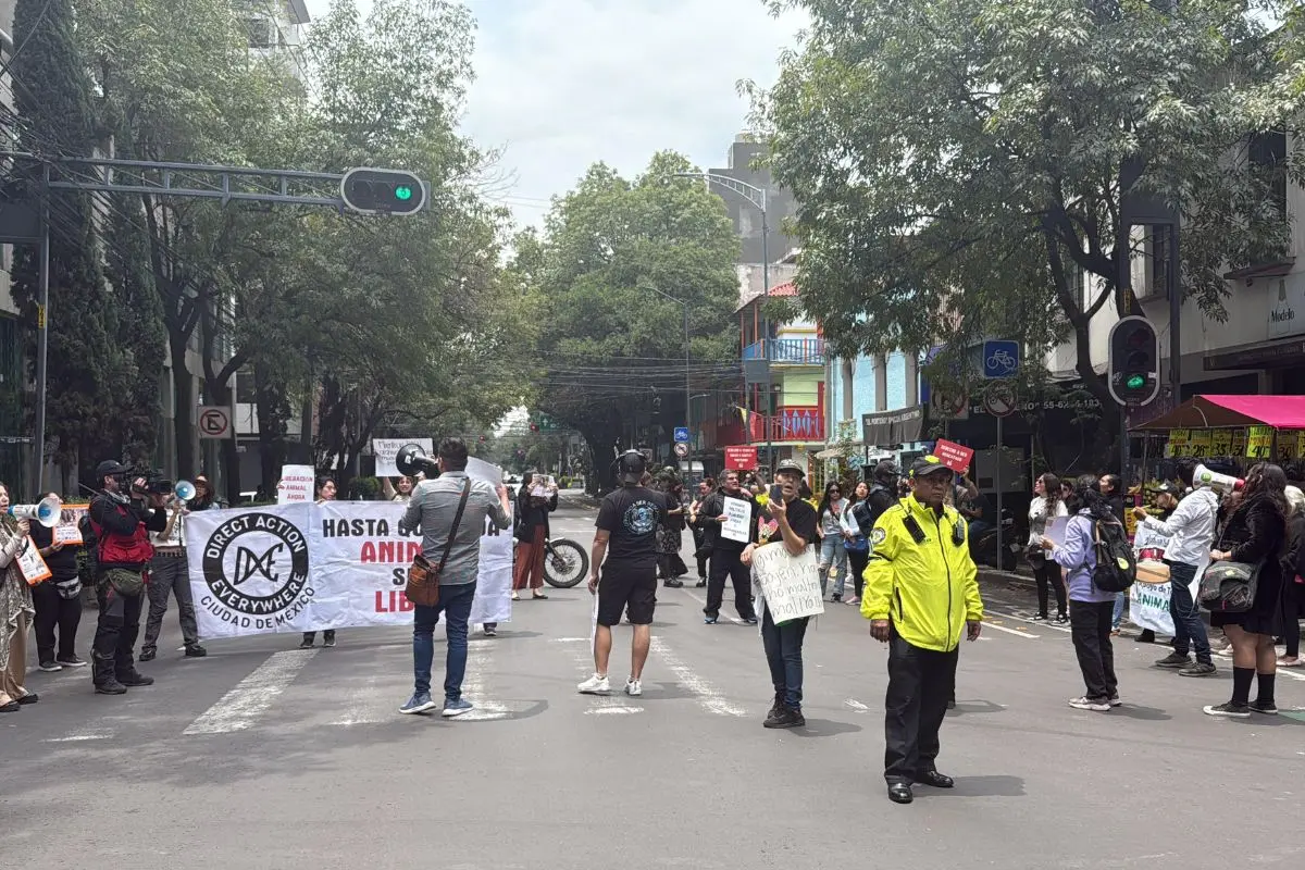 Vialidad bloqueada por marcha en CDMX. Foto: Ramón Ramírez