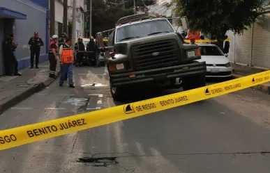 Pipa cae en socavón en Benito Juárez; calles permanecen cerradas por reparaciones