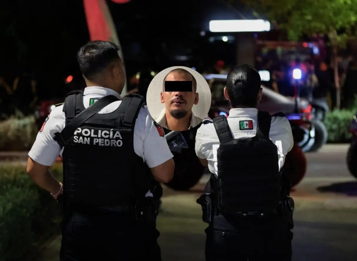 La rápida actuación de la Policía de San Pedro Garza García permitió controlar la situación y evitar que la violencia familiar se intensificara. Foto: Policía de San Pedro Garza García.