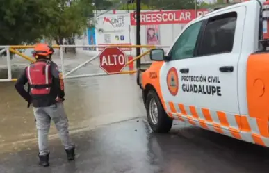 Cierran cruce ante intensas lluvias en Guadalupe