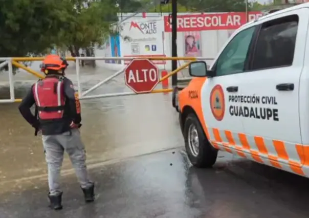 Cierran cruce ante intensas lluvias en Guadalupe