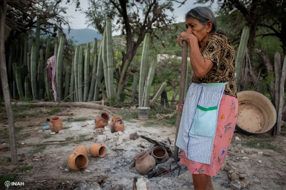 La mayoría de las mujeres son alfareras en la comunidad de Santa Ana de Nahola, Tula, Tamaulipas | Foto: INAH
