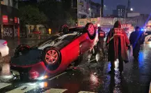 Lluvias provocan volcadura de automóvil en Miguel Hidalgo, CDMX