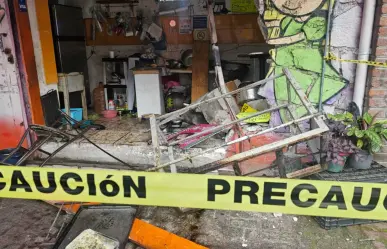 FOTOS | Camioneta se estrella contra cocina económica en Magdalena Contreras; dos mujeres sufren crisis nerviosa