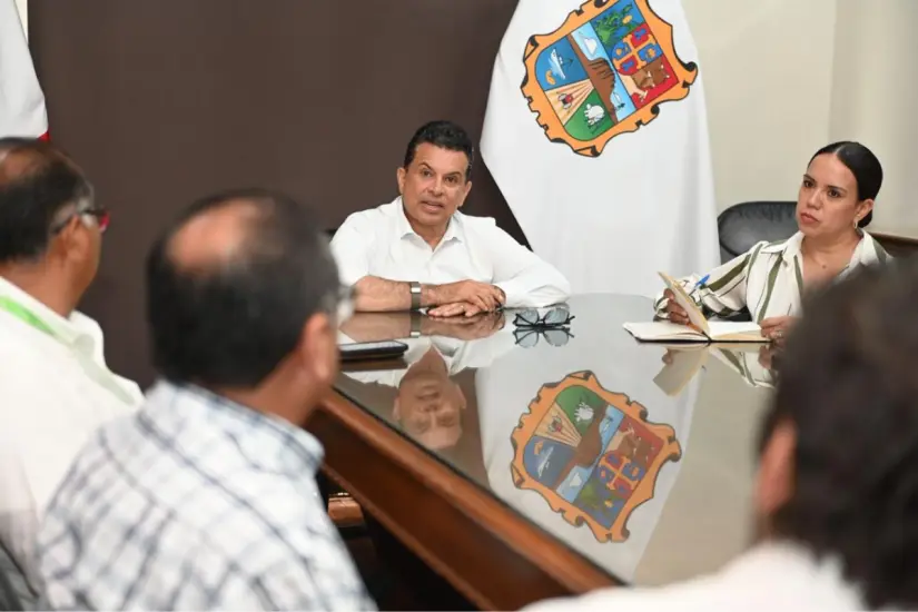 Reunión de trabajo entre el alcalde Eduardo Gattás y directivos de Grupo Estrella Blanca. Foto: Carlos García