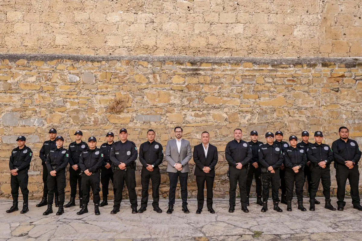 El alcalde de Santiago, David de la Peña, tomó protesta a 12 nuevos elementos de la Policía de Santiago. Foto: Gobierno de Santiago
