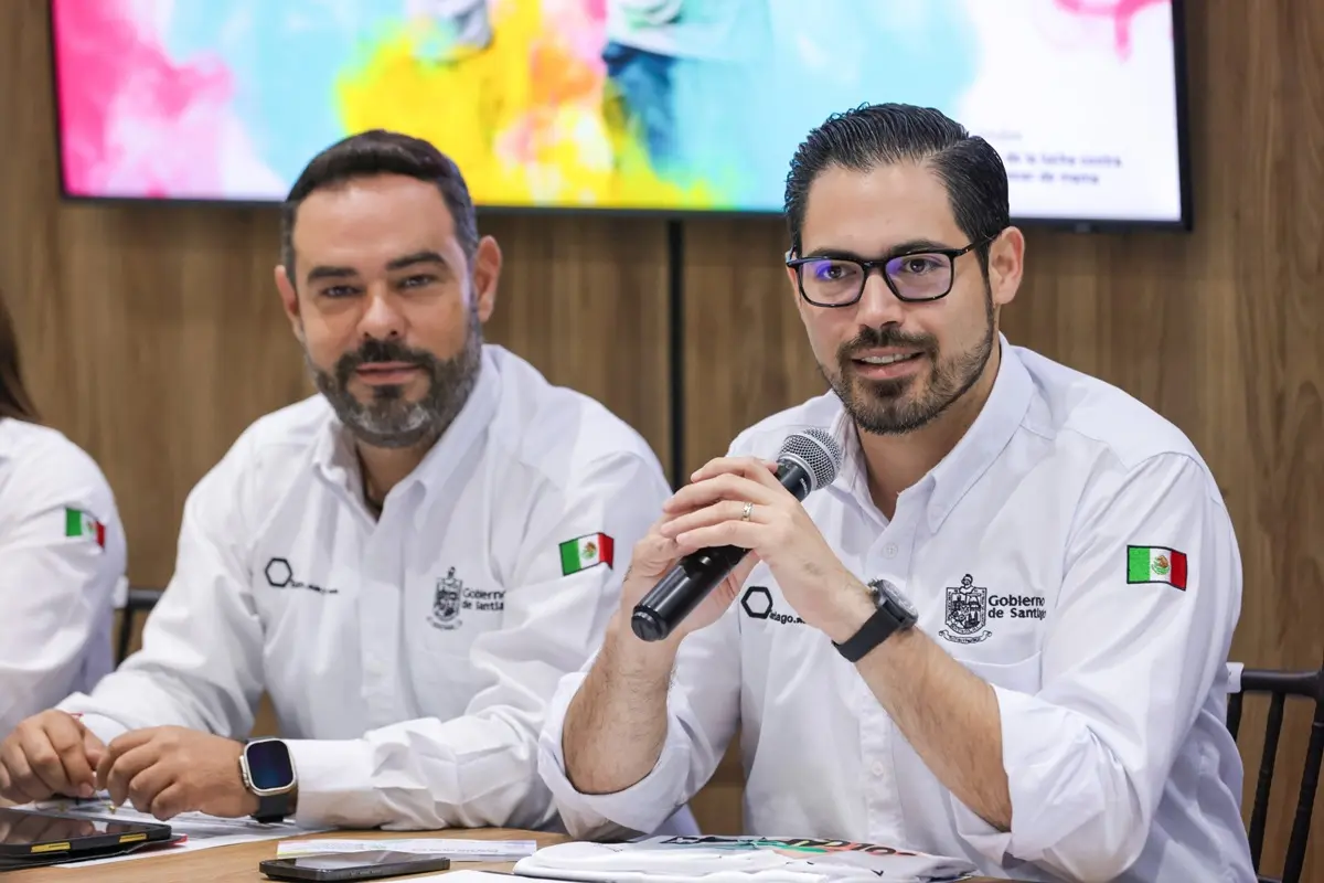 El alcalde de Santiago, David de la Peña, durante la presentación de la octava edición de la “Magic Color Run” 2025. Foto: Gobierno de Santiago