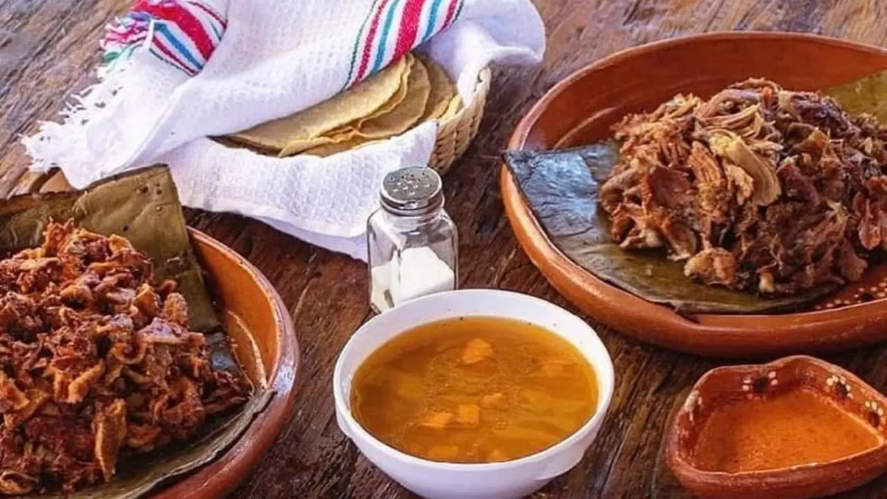 Descubre el municipio del Edomex donde se comen los mejores tacos de barbacoa de hoyo. Foto: Esto es Capulhuac / Barbacha. Barbacoa a domicilio.