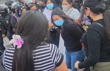 VIDEO | Feministas bloquean Cuauhtémoc tras desalojo de mercaditas en Benito Juárez