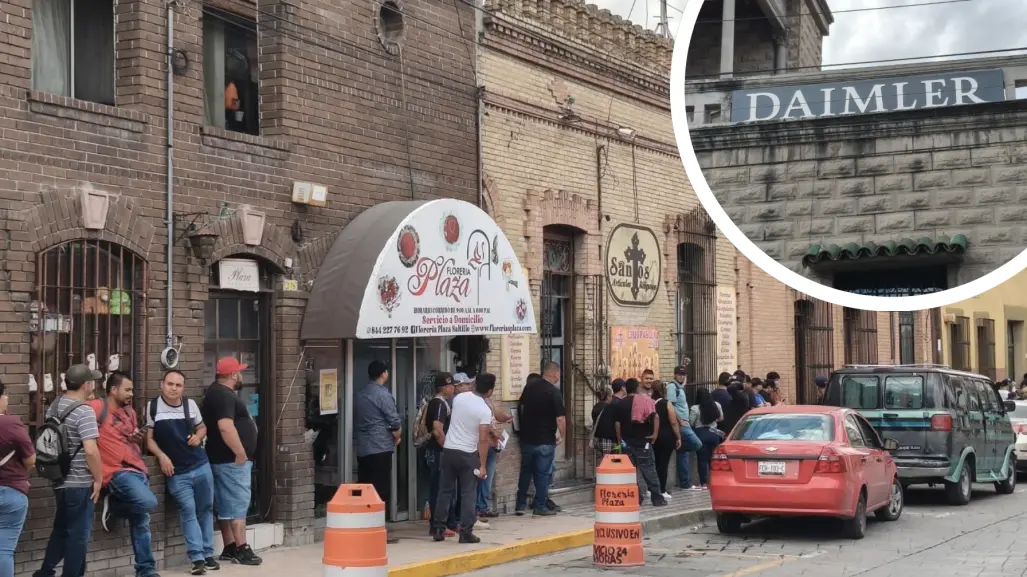 Saltillo: cientos hacen fila por liquidación masiva de Daimler; hasta cerveza y carne asada hubo